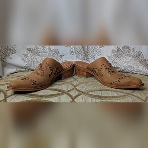 Miuccha Ladies Handmade In Argentina Tan Leather Studded Mules Almond Toe Sz 38